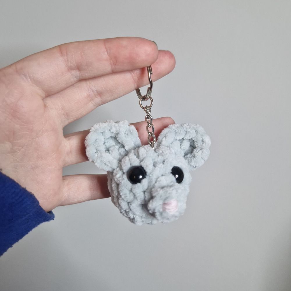 Mouse chenille crochet keyring